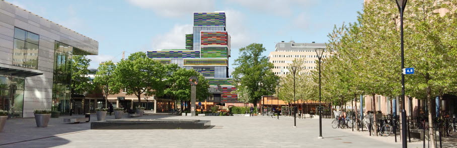 Visionsbild som föreställer tingsrättens nya utbyggnad sedd från Turebergs torg