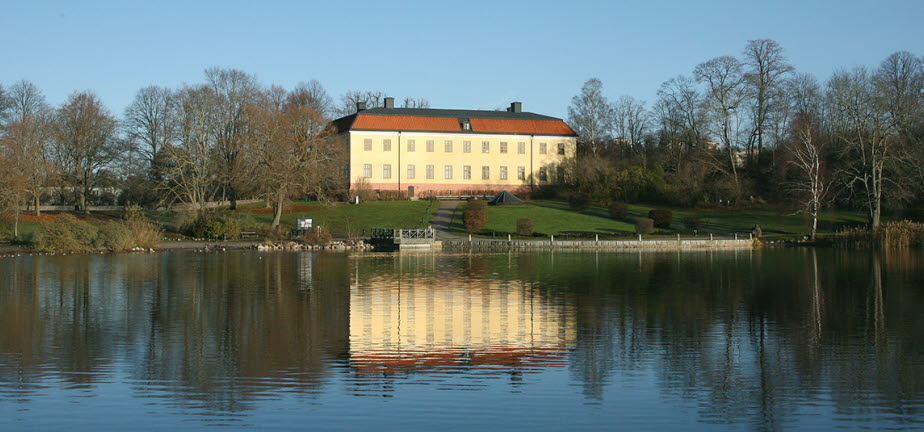 Edsbergs slott, sett från Edsviken.