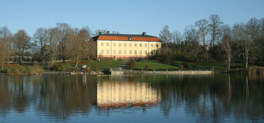 Edsbergs slott, sett från Edsviken.