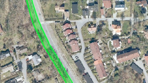 Grön markering för vägarbete på Bgarbyvägen